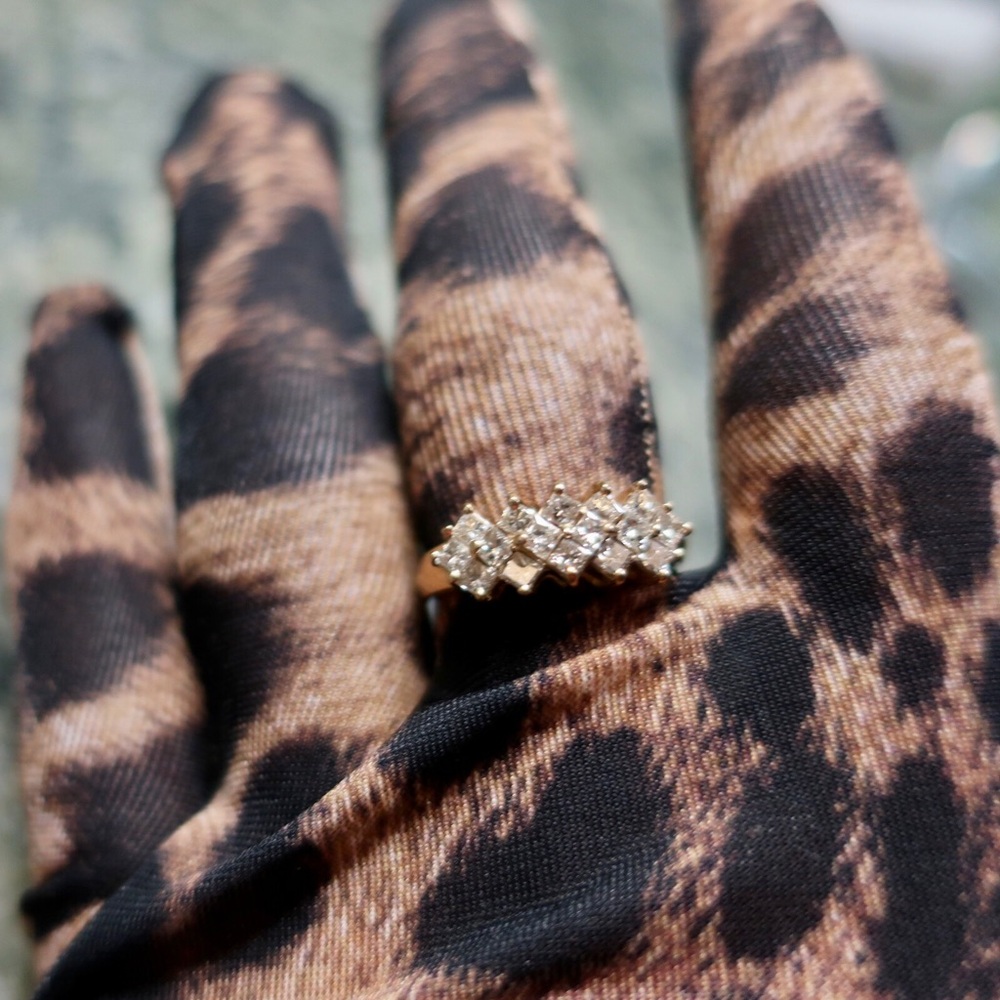 10k Diamond ring - Picture 5 of 8